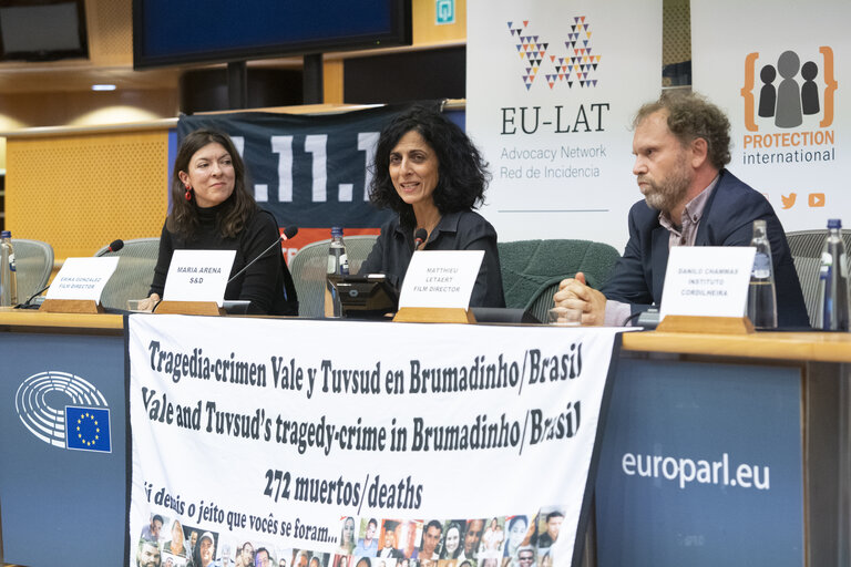 European Parliament member Maria Arena (center) discusses the film "The Illusion of Abundance" with the filmmakers Erika Gonzalez Ramirez (left) and Matthieu Lietaert (right)